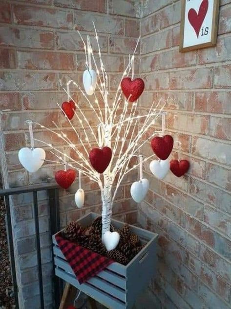 Valentine Front Porch Ideas, Farmhouse Valentines Day Decor, Valentines Day Aesthetic, Valentine Wood Crafts, Valentine Wreaths, Valentine Centerpieces, San Valentine, Diy Valentine's Day Decorations, Valentine Tree