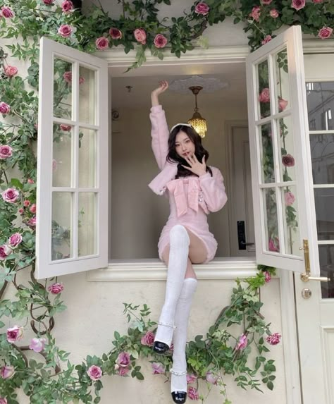 coquette outfit fashion Pink Korean Outfit, Wonyoung Fashion, Wonyoung Outfit, Kpop Coquette, Kpop Fashion Outfits, How To Pose, Kpop Fashion, Looks Vintage, Kawaii Fashion