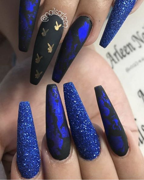 Blue And Black Wedding Venues, Dark Blue Long Nails Acrylic, Blue Nail Designs Stiletto, Matte Blue Nails Design, Blue And Black Nails Acrylic, Black And Blue Nail Designs, Royal Blue And Black Nails, Dark Blue And Black Nails, Best Friend Nails Ideas