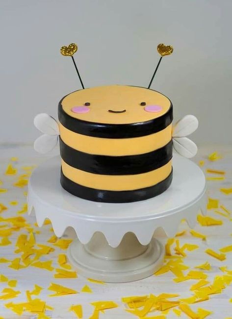 Bumblebee Cake, Zoe Cake, Bee Birthday Cake, Honeycomb Cake, Bee Cake, Bee Birthday Party, Rainbow Birthday Cake, Bee Cakes, Baby Birthday Cakes