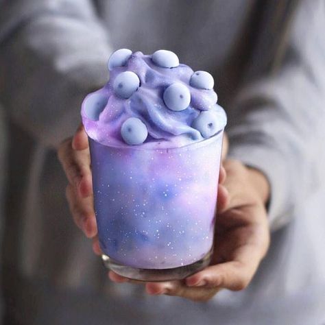 This Galaxy Smoothie cup has us mind blown - almost too pretty to eat @naturally.jo created this magical goodness Shop our colourful superfood powders here: www.unicornsuperfoods.com/collections/all Detoxifying Foods, Food Mood Board, Chia Seed Smoothie, Magic Food, Bento Food, Banana Powder, Peanut Butter Sandwich, Fruit Toppings, Mermaid Unicorn