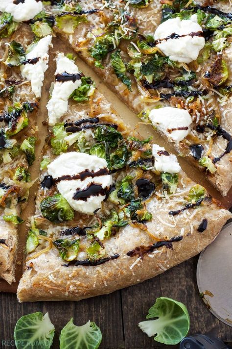 Brussels Sprouts and Ricotta Pizza Gorgonzola Pizza, Ricotta Pizza, Pizza Roll, Vegetarian Pizza, Sprout Recipes, Healthy Pizza, Brussels Sprouts Recipe, Pizza Party, A Pizza