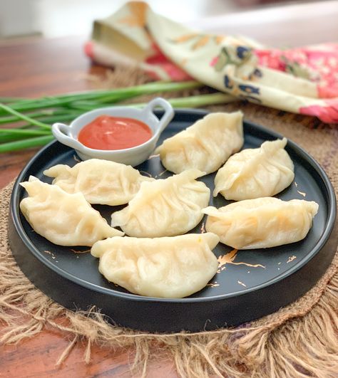 Steamed Vegetable Momo Recipe is an authentic, simple, quick & delicious recipe from the North Eastern India. This is the classic momo recipe, that I learned from my house help who originates from Darjeeling. I simply enjoyed the swiftness with which she made these the very first time. Soon after I started making this so often that she was surprised that I started making unusual filling combinations. In this recipe of Momos, I have shown you the traditional filling made on the streets of Dar Steamed Food Recipes, Food Recipes Indian, Steamed Momos, Steamed Food, Tartiflette Recipe, Veg Momos, Recipes Veg, Steamed Dumplings, Steam Recipes