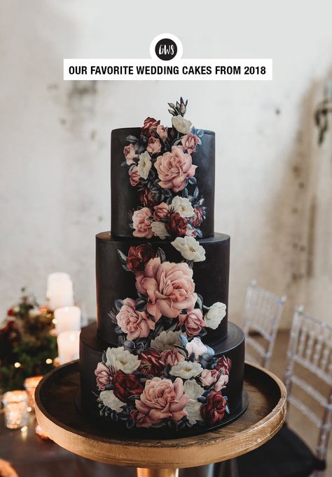 Favorite Wedding Cakes from Green Wedding Shoes of 2018 Moody Wedding Decor, Green Wedding Cake, Cake With Flowers, Pretty Wedding Cakes, Black Cake, Black Wedding Cakes, Dark Wedding, Fall Wedding Cakes, Cake Trends