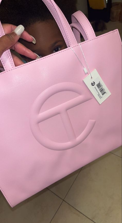 Pink Telfar Bag Outfit, Telfar Aesthetic, Pink Telfar Bag, Telfar Bag Outfit, Bubblegum Aesthetic, Pink Telfar, Black Bag Outfit, Telfar Bags, Telfar Bag