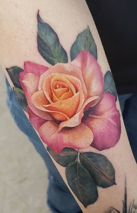 An unbelievably realistic pink/orange rose tattoo done by @katarina.heinze!! How she gets those rich greens exactly like colours of a real leaf, is beyond some of us!! If someone placed real leaves on there it would look just the same! And those pinks, magentas and oranges in the rose fit so nicely together, representing lights and darks. Pink And Yellow Rose Tattoo, Orange Rose Tattoo, Rose Tattoo Color, Color Rose Tattoo, Rosary Tattoos, Colorful Rose Tattoos, Pink Flower Tattoos, Floral Reference, Rose Tattoo On Hip