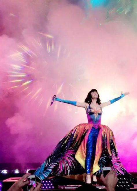 lari on Twitter: "RT RT RT RT RT RT RT  #KatyPerry #PCAs #WitnessTour #TheConcertTour… " Katy Perry Tour, Katy Perry Live, Katy Perry Wallpaper, Prismatic World Tour, Katherine Elizabeth, I Kissed A Girl, Female Singers, Coldplay, American Singers