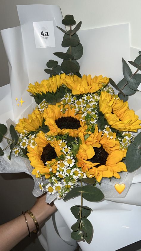 The prettiest sunflowers from my boyfriend ☺️🤏🏻🌈✨ My Bf, My Boyfriend, Pretty Flowers, Sunflower, This Is Us, Flowers, Quick Saves