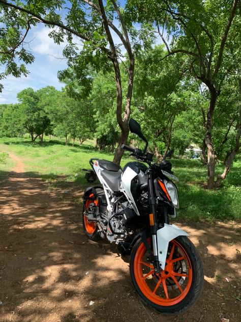 Ktm duke 200 bs6 2020 #Ktm #duke #200 #bs6 #2020 Duke 200 2023, Duke 200 Bs6, Ktm Duke 200, Duke 200, Duke Bike, Blurred Background Photography, Ktm Duke, Bike Pic, Shiva Painting