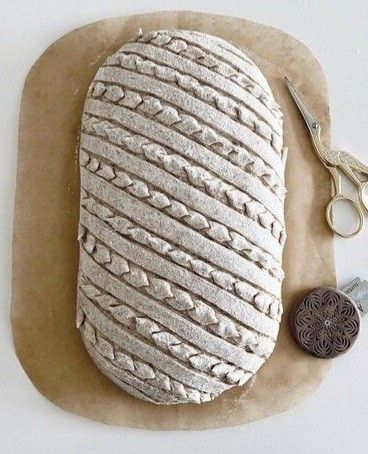 Bread Scoring Patterns, Sourdough Scoring, Bread Scoring, Bread Lame, Sourdough Starter Discard Recipe, Homemade Sourdough Bread, Bread Shaping, Bread Art, Sourdough Baking