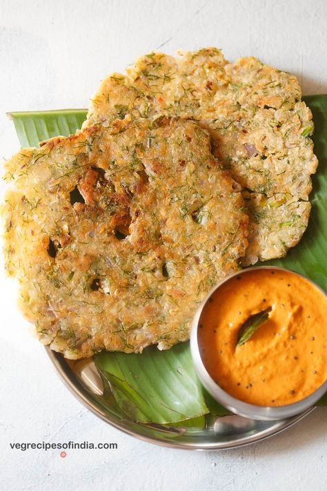 akki rotti recipe Oats Roti Recipe Video, Almond Flour Roti Recipe, Akki Rotti Recipe, Chickpea Flour Roti, Akki Roti Recipe, Akki Roti, Indian Street Food Recipes, Roti Recipe, Dosa Recipe