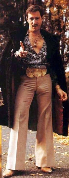 Moda Disco, 1970s Mens Fashion, 70s Fashion Men, Look Disco, 70s Mens Fashion, 70s Fashion Disco, Funny Family Photos, 1970s Men, 80s Disco