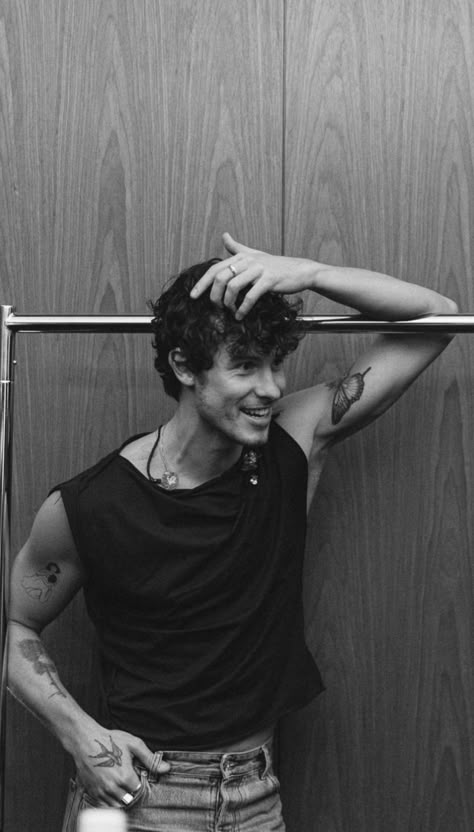 Hot Shawn Mendes, Rafael Miller, Shawn Mendes Wallpaper, Celebrity Fashion Trends, The Perfect Guy, Pretty Ppl, Smash Book, Shawn Mendes, Celeb Crushes