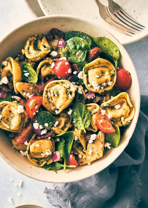 Mediterranean Tortellini, Tortellini With Pesto, Vegetarian Tortellini, Tortellini Pesto, Evergreen Kitchen, Sommer Mad, Pesto Salad, Pesto Tortellini, Basil Recipes