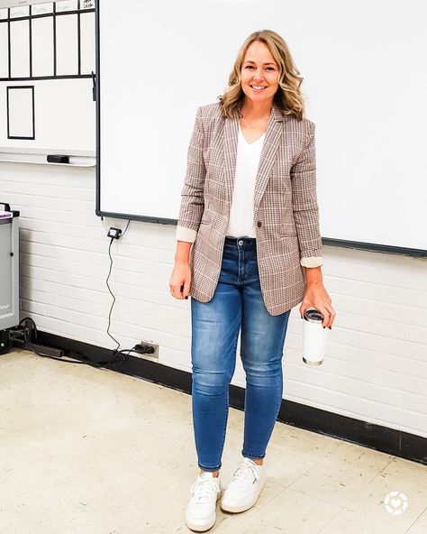 Casual everyday fall teacher outfit featuring a plaid blazer, white v neck tee, skinny jeans, and white Reebok Club C vintage sneakers #teacher #blazer #jeans #casual #whitetee #reebokclubc85vintage #reebokclubc85 #sneakers #fall http://liketk.it/2YgtK @liketoknow.it #liketkit Casual Teacher Outfits Fall, Realtor Goals, Curvy Teacher Outfits, Teacher Work Outfit, Blazer Outfits Women, Casual Teacher Outfits, Casual Teacher Outfit, Friday Outfit For Work, Plaid Blazer Outfit