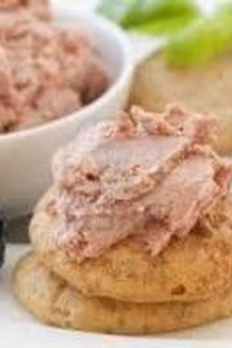 Absolutely Delicious Liverwurst Spread (Easy) Liverwurst Recipe, Liver Pate Recipe, Crunchy Bread, Liverwurst, Snack Crackers, Pate Recipes, Liver Recipes, Bread Sticks, Best Party Food