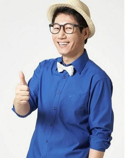 Jee Seok Jin-Goral,Wangko(big nose),the oldest,race start(often game over when race start),always speak out many funny words/sentences,charming uncle Running Man Cast, Ji Suk Jin, Running Man Korea, Running Man Members, Running Man Korean, About Korea, 1 Million Followers, Korean Variety Shows, Chinese Social Media