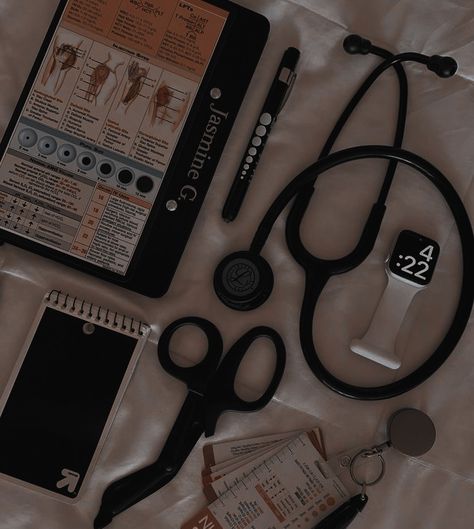 Healthcare Career Aesthetic, Healthcare Student Aesthetic, Nurse Vision Board Pictures, Cna Aesthetic Vision Board, Nursing Assistant Aesthetic, Bsn Aesthetic, L&d Nurse Aesthetic, Nurse Student Aesthetic, Nurse Esthetician