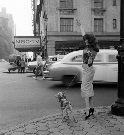 Woman Hailing A Cab In New York City, 1956 New York Vintage, Vivian Maier, I'm With The Band, Vintage New York, Manhattan New York, New York Street, Bw Photo, Time Capsule, Street Scenes