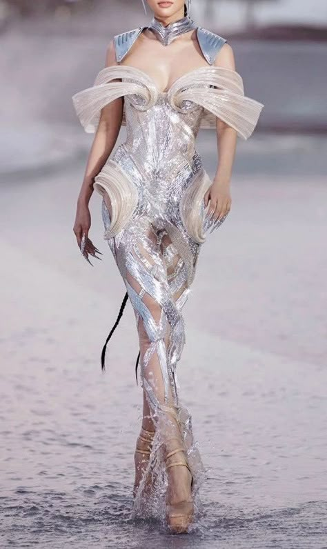 Futuristic Fashion Women, Prefall 2023, Robot Fashion, Alien Fashion, Evermore Fashion, Alien Clothes, Pre Fall 2023, Conceptual Fashion, Futuristic Fashion