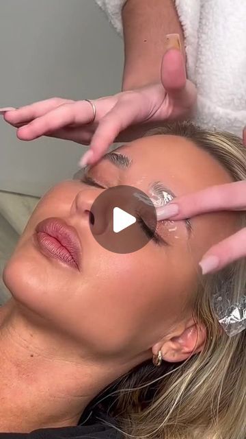 HD Brows® on Instagram: "And just like that... full, fluffy brows all thanks to HD Brows BrowSculpt 🫶🏼⁠
⁠
🎥: @sarahobrienbeauty" Brow Lamination Before And After Thick Brows, Hd Brows Before And After, Brow Lamination Before And After, Fluffy Brows, Hd Brows, Thick Brows, Brow Lamination, And Just Like That, On Instagram