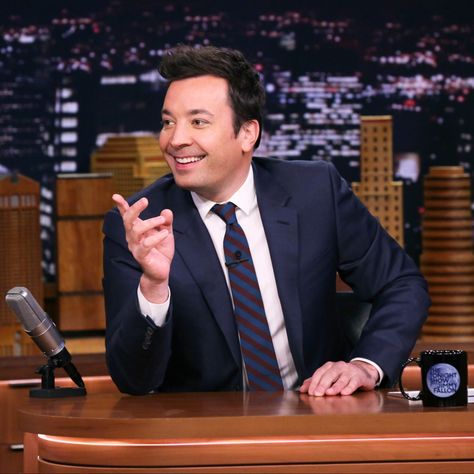 The Tonight Show With Jimmy Fallon, Jimmy Fallon Funny, Jimmy Show, Jimmy Fallon Tonight Show, Jimmy Fallon Show, Musical Hair, James Thomas, Talk Show Host, Late Night Show