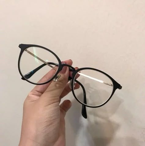 Aesthetic Eyeglasses, Clear Glasses Frames Women, Glasses Women Fashion Eyeglasses, Cute Glasses Frames, Glasses Frames Trendy, Classy Glasses, Fancy Glasses, Mode Ulzzang, Glasses Inspiration