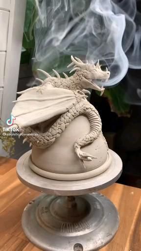 Ceramic Sculptures & Statues, Witchy Clay Projects, Soulstice Ceramics, Hantverk Diy, Sculpture Art Clay, Clay Dragon, Dragon Sculpture, Clay Diy Projects, Tanah Liat