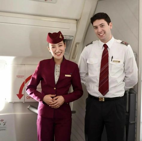 Become A Flight Attendant, Career Day, Feminine Skirt, Air Hostess, Instagram Creative Ideas, Flight Attendants, 90s Hairstyles, Qatar Airways, Men In Uniform