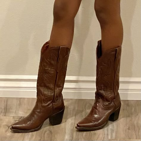 Bota Country, Brown Cowboy Boots, Looks Country, Shoe Inspo, Taylor Swift Album, Western Cowboy Boots, Pretty Shoes, Dream Shoes, Boots Outfit