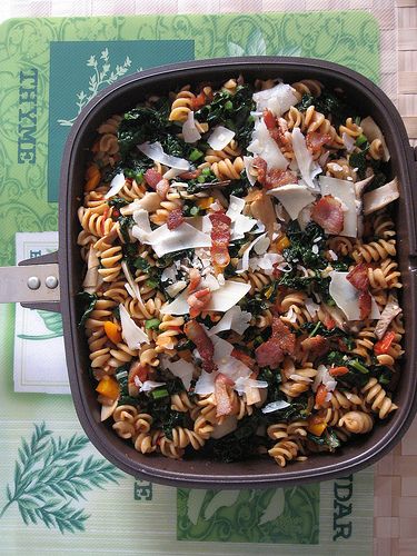 Kale Tomatoes Pasta with Crispy Bacon Pasta With Bacon, Bacon And Cheese, Bacon Pasta, Tomato Pasta, Cheese Recipe, Bacon Cheese, Crispy Bacon, Pizza Pasta, Cheese Recipes