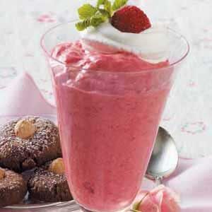 Rhubarb Raspberry Mousse Rhubarb Mousse, Raspberry Recipe, Raspberry Rhubarb, Raspberry Mousse, Rhubarb Cake, Frozen Yoghurt, Rhubarb Recipes, Mousse Recipes, Dessert Buffet