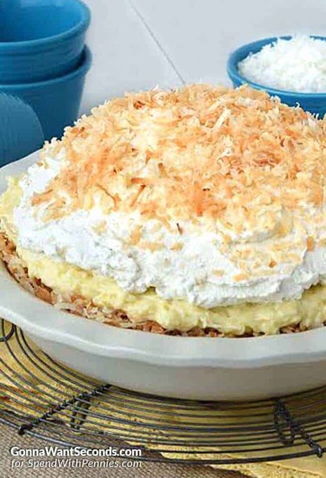 Coconut Banana Cream Pie - Spend With Pennies Coconut Banana Cream Pie, Coconut Macaron, Banana Cream Pie Recipe, Just Pies, Banana Pie, Homemade Custard, Coconut Pie, Spend With Pennies, Coconut Custard