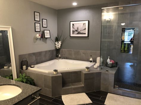 Jacuzzi Remodel Master Bath, Jacuzzi Bathroom Remodel, Corner Jacuzzi Tub Shower Combo, Corner Garden Tub Shower Combo, Bathrooms With Jacuzzi Master Bath, Bathroom With Whirlpool Tub Ideas, Bathroom With Jet Tub Master Bath, Bathroom Jetted Tub Ideas, Corner Drop In Tub Ideas