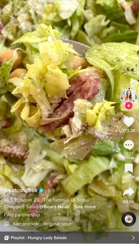 Kardashian Salad Recipe, Kardashian Salad, Kardashian Salads, Recipe Tiktok, Pizza Salad, Refreshing Salad, Italian Salad, Chopped Salad, Easy Lunches