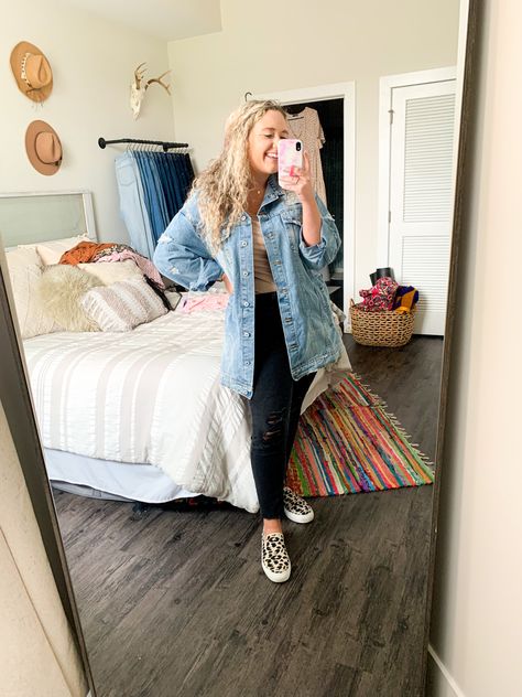 Teacher Jean Jacket Outfit, Teacher Jean Jacket, Jean Jacket Outfit, Teacher Ootd, Teacher Fits, Jean Jacket Outfits, Denim Jacket Outfit, Oversized Jean Jacket, Stylish Mom