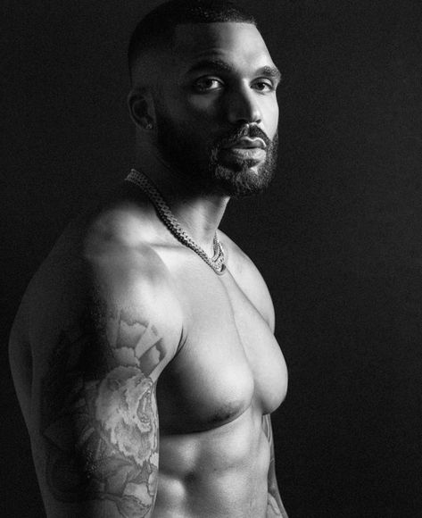 Diamond P Valley, Tyler Lepley, P Valley, Fitness Backgrounds, He Has A Girlfriend, Beard Fade, Diamonds In The Sky, Black Men Street Fashion, Men With Street Style