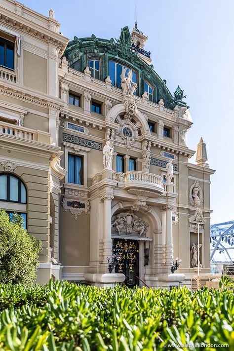 Casino in Monte Carlo, Monaco. There are a lot of great things to do in Monaco, and it’s worth a visit on a trip to Europe. Click through for more pictures on the A Lady in London blog.   #monaco #montecarlo Monaco Architecture, Monaco House, Monaco Palace, Scenic Aesthetic, Colonial Windows, Chippewa Boots, Las Vegas Airport, Monte Carlo Monaco, Architecture Classic