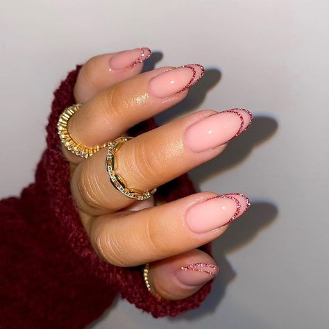 The GelBottle Inc™ (@the_gelbottle_inc) posted on Instagram: “This delicate outlined French mani by Brand Ambassador @natalieholtnailartist is a true work of art 💖 Featuring Private Collection from our…” • Dec 7, 2021 at 2:00pm UTC Girls Nail Designs, March Nails, December Nails, Red Christmas Nails, Glittery Nails, Flower Nail Designs, Nails 2021, Girls Nails, Dec 7