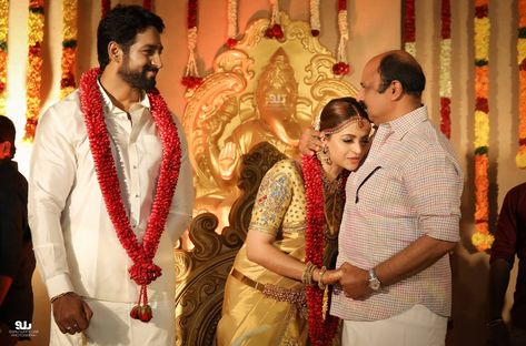 Shopzters | The Celebrity Wedding Of Actress Bhavana With Producer Naveen Actress Wedding, Wedding Couple Pictures, Bhavana Actress, Pair Of Eyes, Garland Wedding Decor, Flower Garland Wedding, Wedding Needs, Wedding Couple Poses Photography, Celebrity Wedding