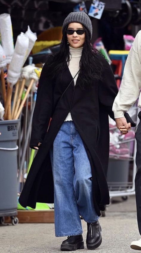 Zoë Kravitz - The Row - Belona black long wool coat Zoe Kravitz Style, Zoë Kravitz, Petite Style, Zoe Kravitz, Jane Birkin, Looks Street Style, Coat Outfits, Mode Inspo, Style Tips