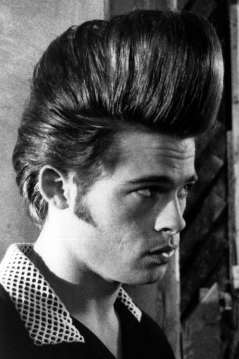 Brad Pitt in Johnny Suede (1991) 80s Men Hairstyles, 1950 Hairstyles, Mullet Men, 80s Haircuts, Barbershop Poster, Brad Pitt Style, Greaser Hair, Jheri Curl, Extreme Hairstyles