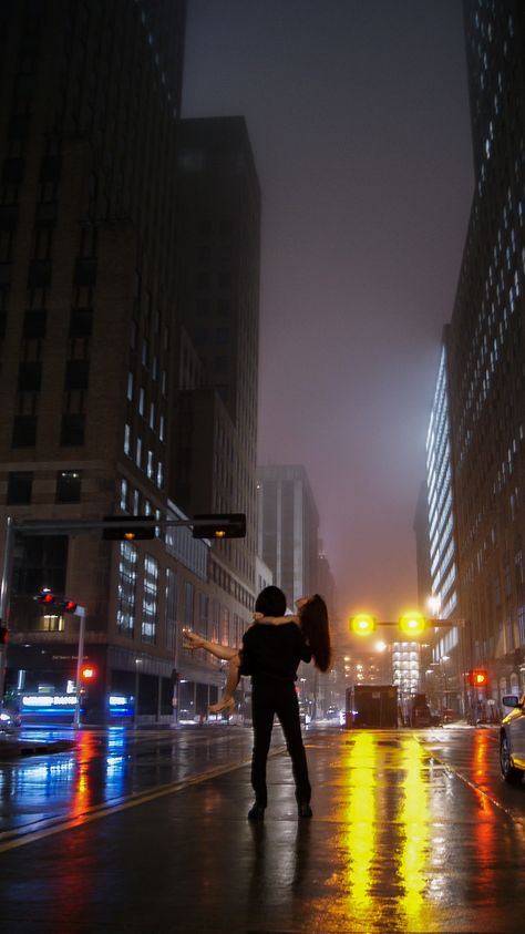 Nyc Couple Aesthetic Night, City Relationship Aesthetic, Couple In The City Aesthetic, Couple In Nyc Aesthetic, Night City Couple Photography, City Romance Aesthetic, Couple Nyc Aesthetic, New York City Couple Aesthetic, Couple Goal Night