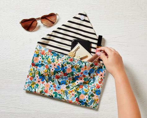 Small Tote Bag Pattern, Tote Bag Sewing, Sewing Club, Simple Sewing Projects, Bag Sewing Patterns, Fabric Envelope, Bag Sewing Pattern, Diy Clutch, Sewing Machine Projects