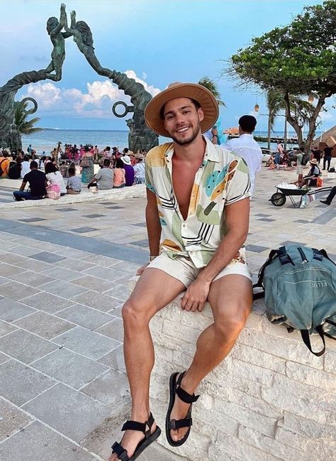 Fresh and Trendy Summer Beach Outfits for Men 2023 Outfits For Men 2023, Outfit Tomorrowland, Sun Clothes, Man Vest, Summer Beach Outfits, Animal Print Shorts, Vacation Outfits Men, Beach Outfit Men, Best Shorts