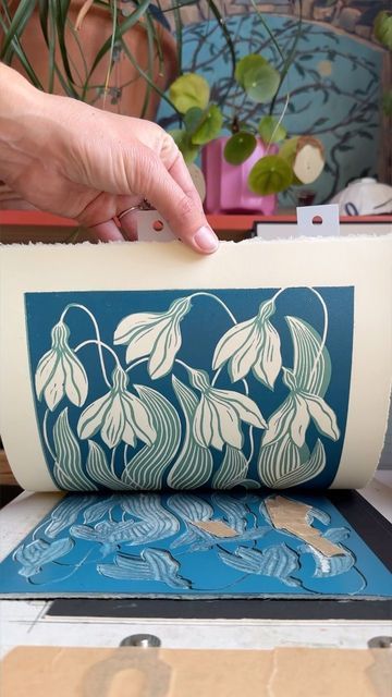 Linocut Reduction Print, Linocut Inspiration, Reduction Lino Print, Lino Ideas, Print Cards, Lino Prints, Lino Cut, Winter Flowers, Lino Print