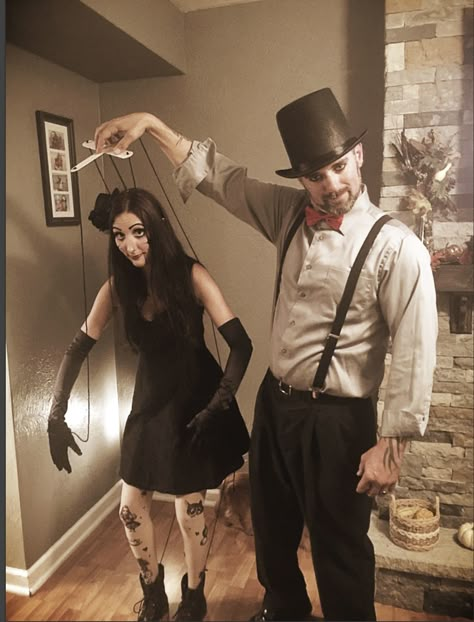 Marionette and her puppet master!! Marionette Costume, Black And White Costume, Puppet Costume, Meme Costume, Halloween Make-up Looks, Creepy Halloween Costumes, Diy Couples Costumes, Best Couples Costumes, Puppet Master