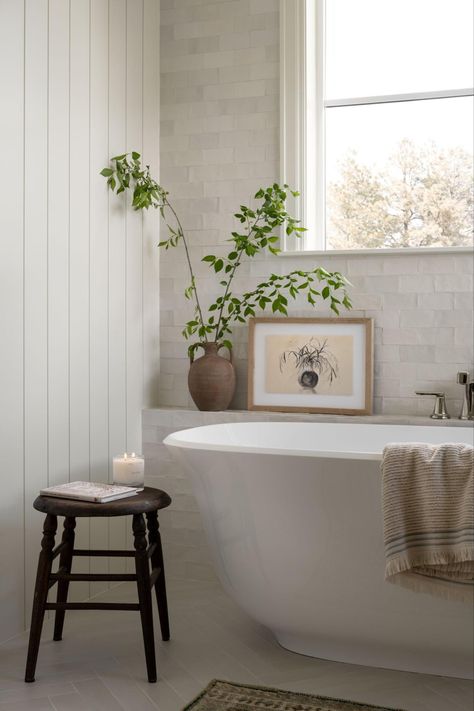 Mcgee And Co Bathroom, Amber Interiors Bathroom, Mcgee Bathroom, Spa Like Bathrooms, Timeless Bathroom, Cottage Bathroom, Country Bathroom, Bathroom Reno, Bathroom Inspiration Decor