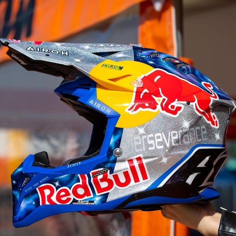 Red Bull Motocross, Custom Bike Helmets, Air Force 1 Outfit, Helmet Designs, Bike Helmets, Mountain Bike Helmets, Enduro Motorcycle, Motorbike Helmet, Motocross Helmets