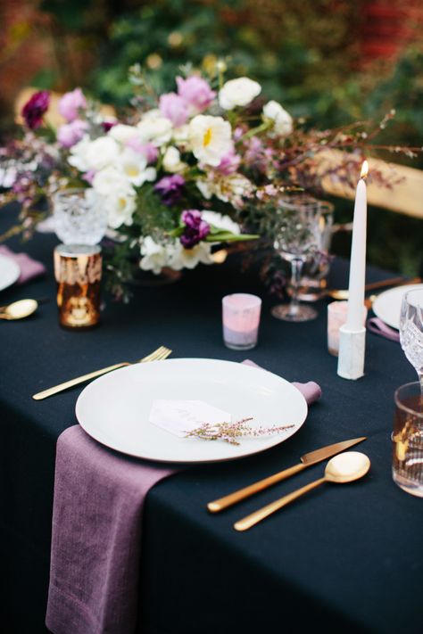 Moody purple hued table decor: Photography: Anna Wu - http://annawu.com/ Al Fresco Dinner Party, Blackberry Whiskey, California Winter, Al Fresco Dinner, Plum Wedding, Tafel Decor, 30th Birthday Party, Have Inspiration, Navy Blue Wedding